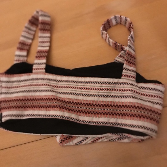 Zara Handle Crop-Top - Picture 2 of 3